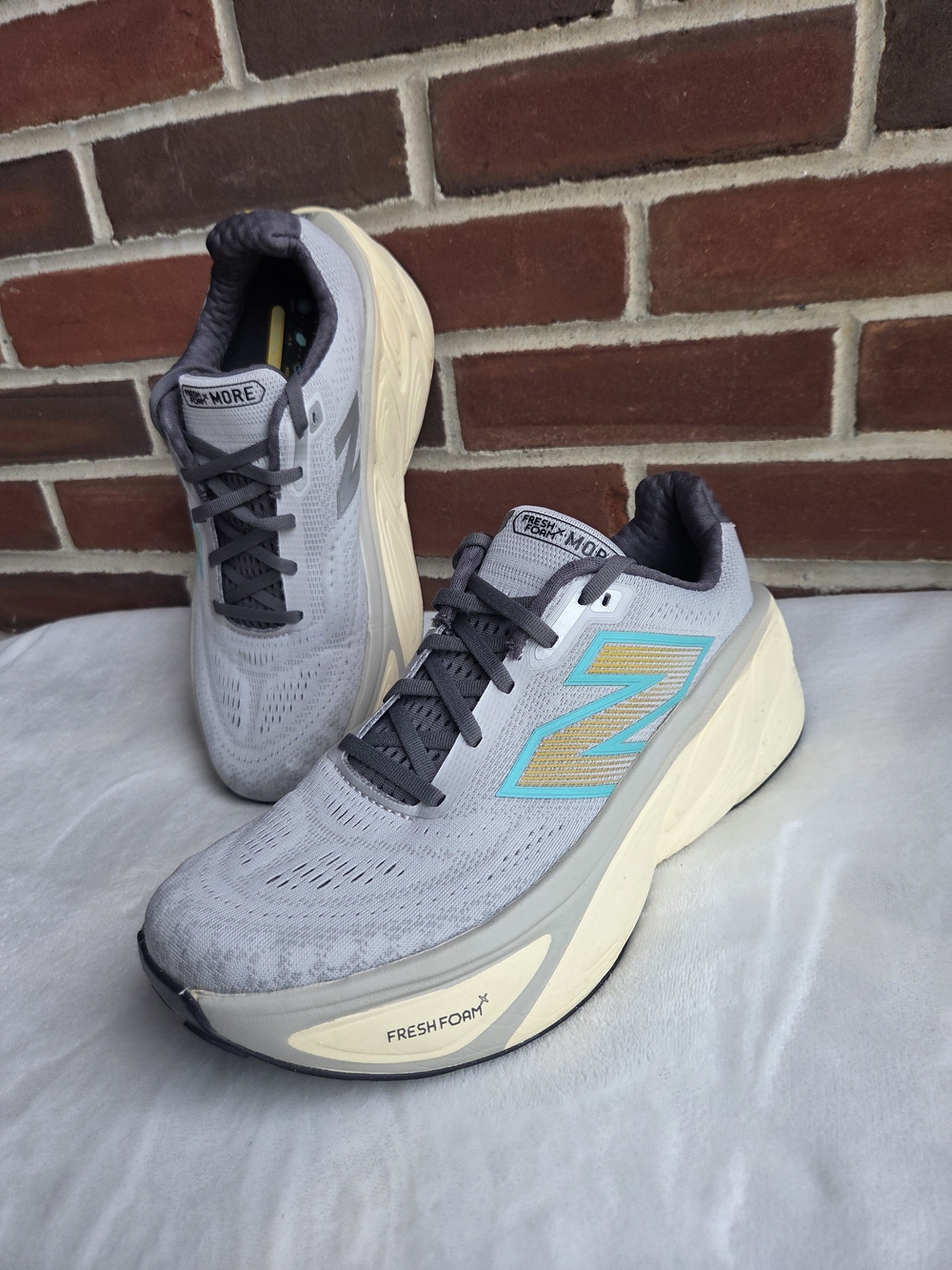 New Balance Fresh Foam X More v5 Men 10.5 Women 12 Gray Running Shoes